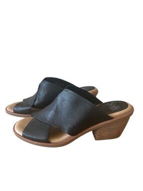 Söfft Women’s Black Leather Crisscross Sandals Size 8M